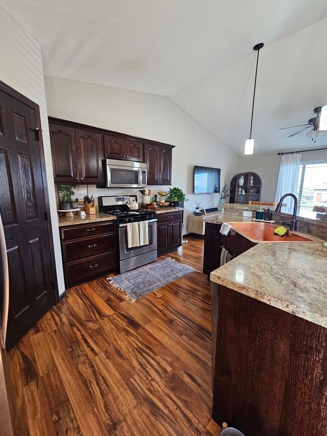 Building Photo - 4 BED | 3 BATH | SPLIT-FOYER HOME | DOUBLE...