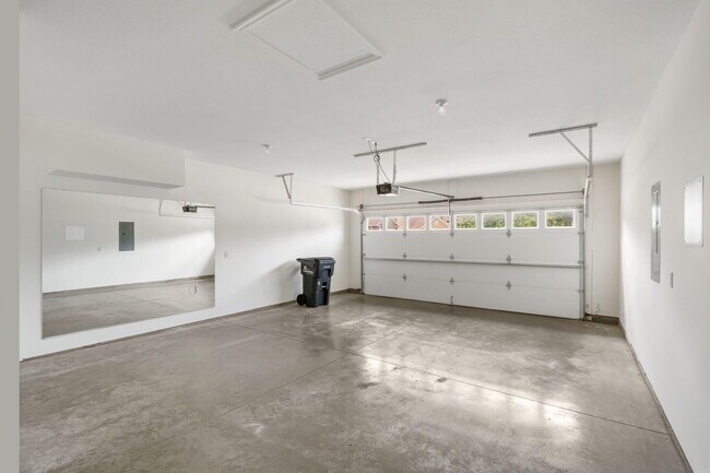 Building Photo - 2420 Boulder Springs Dr