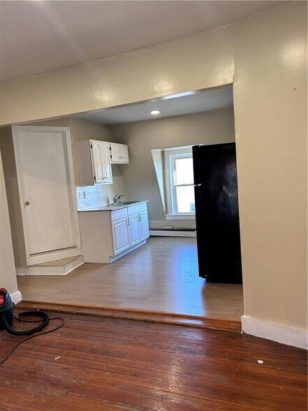 Building Photo - 111 Burnett St