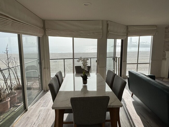 Building Photo - Remodelled Two Bedroom Condo with Ocean Views for Days!