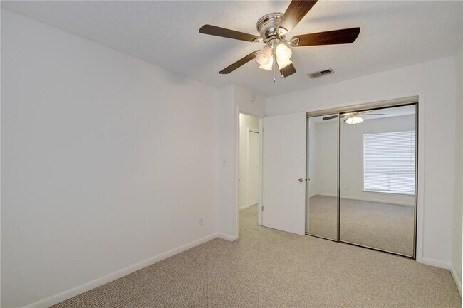 Building Photo - 1705 Crossing Pl