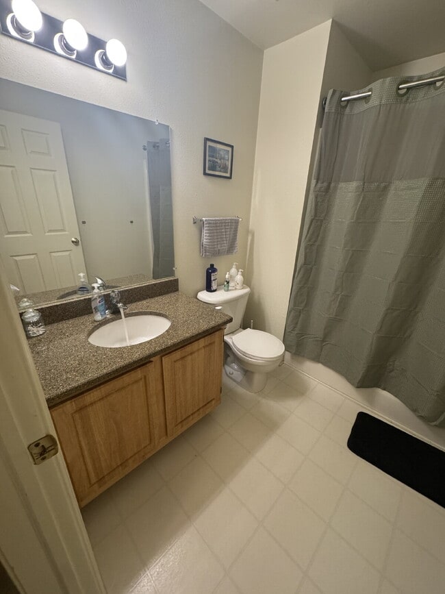 Building Photo - Fenton Fully-Furnished 2-Bedroom Apartment Available!