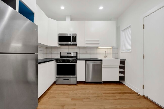 Building Photo - 118 E 57th St