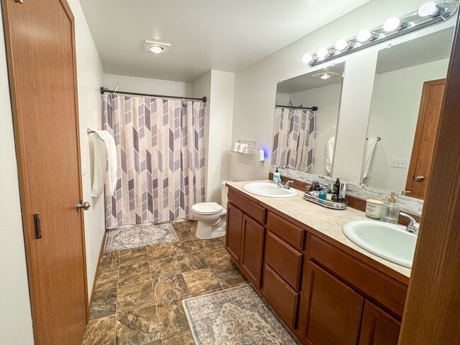 Building Photo - 16522 Mimosa Ct SE