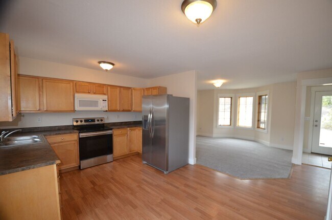 Building Photo - Oak Street Duplex