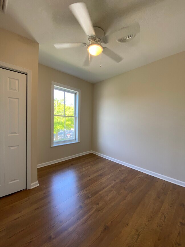 Building Photo - 13 John St