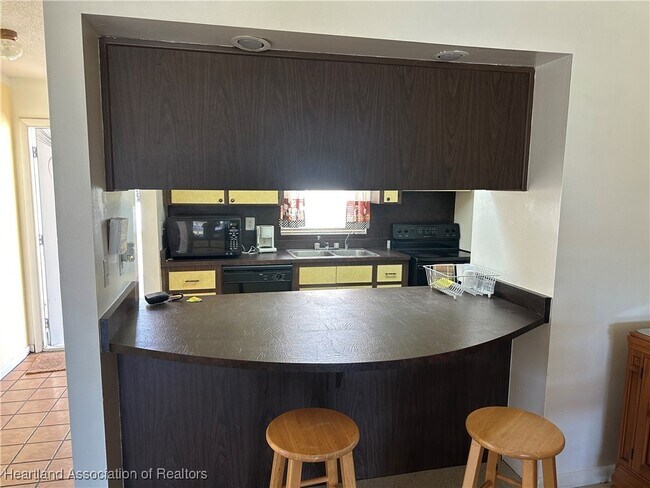 Building Photo - 4717 Leucadendra Dr