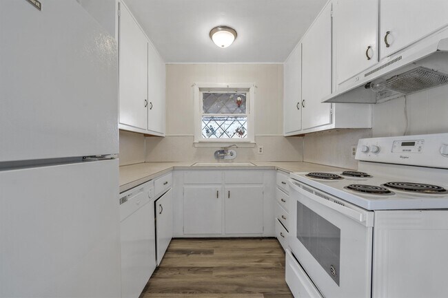 Building Photo - 1402 Chico Ct