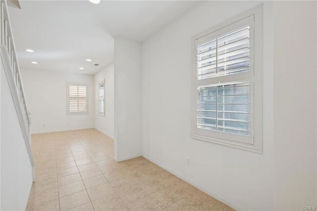 Building Photo - 93 Keepsake