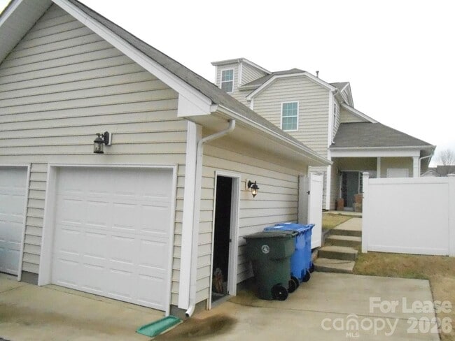 Building Photo - 115 Leyton Loop