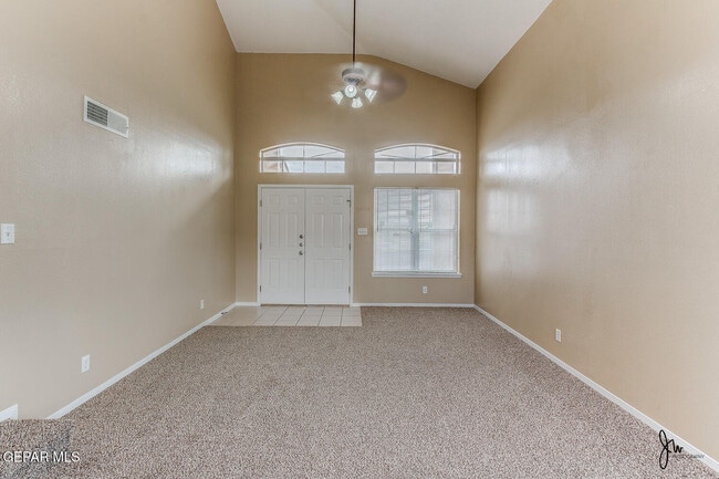 Building Photo - 10789 Pleasant Sand Dr