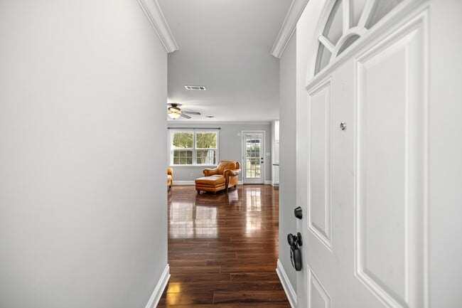 Building Photo - 310 Goldenrod Ct