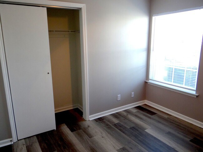 Building Photo - Long term ground floor rental