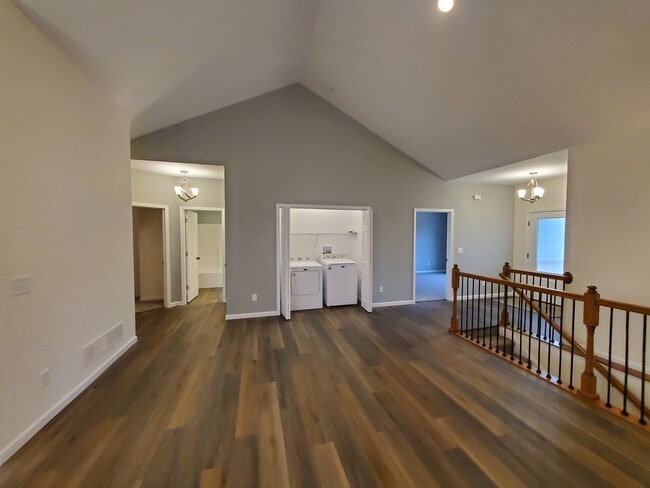 Building Photo - Charming 3-bedroom/2-bathroom duplex home in Washington, IL