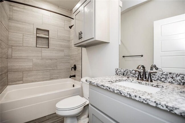 Building Photo - 3500 SW Lucretia Rd