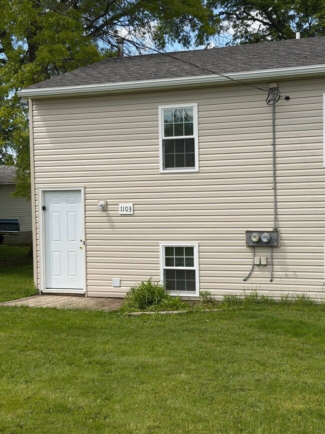 Building Photo - One Bedroom Duplex