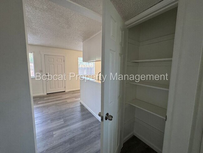 Building Photo - 1501 N Edmonds Dr