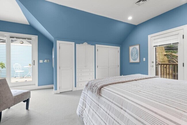 Building Photo - 49B Dana St