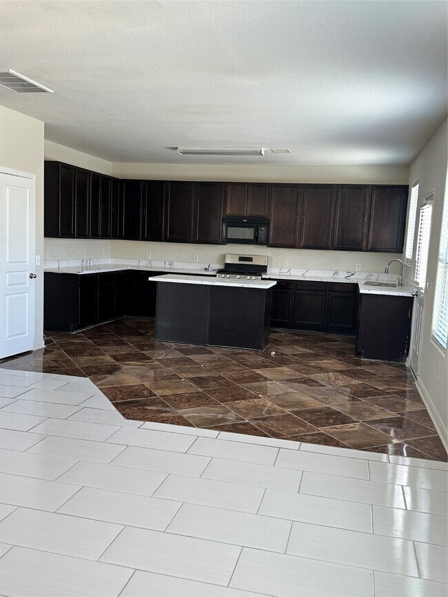 Building Photo - 10011 Sanders Rose Lane