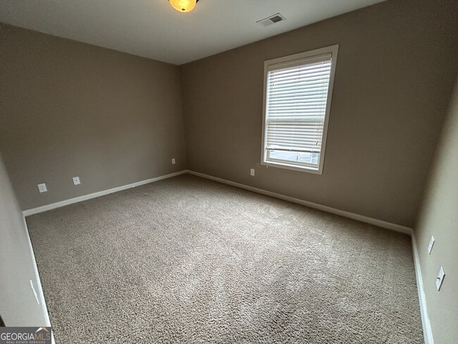 Building Photo - 607 Summit Pt