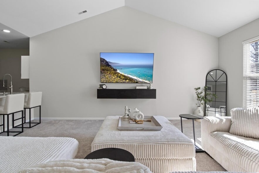 Living - 40433 Glen Eagle Ln