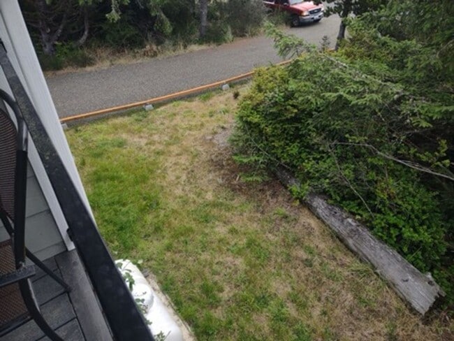 Building Photo - Studio Apt in Private Setting