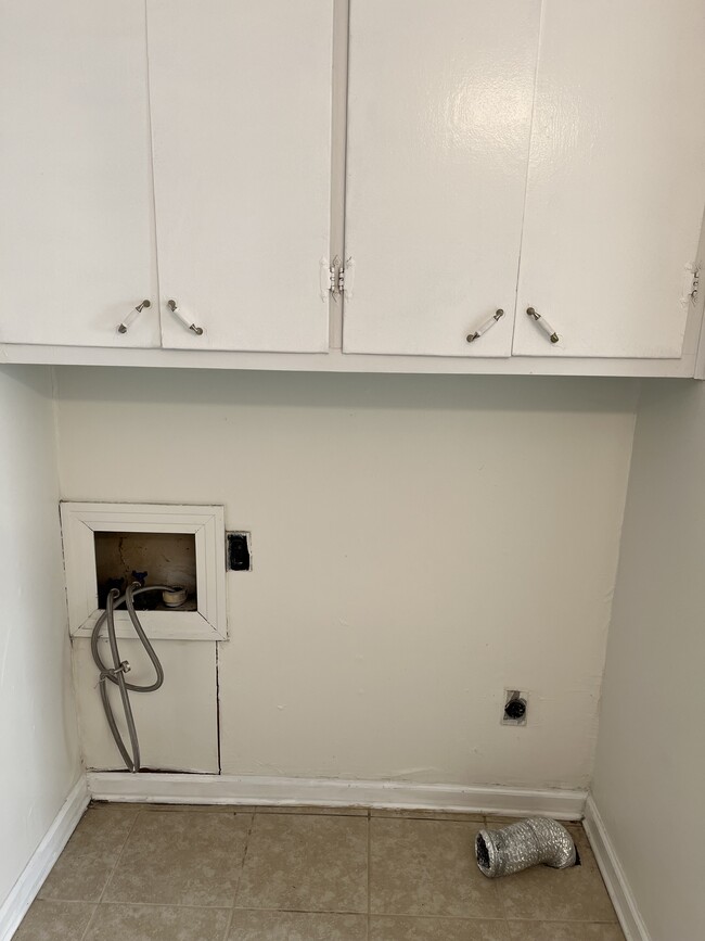 Building Photo - 2318 Tinnell Ct