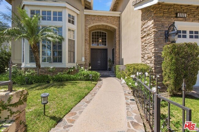 Building Photo - 6003 County Oak Rd