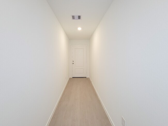 Building Photo - 15675 Plum Brk Dr