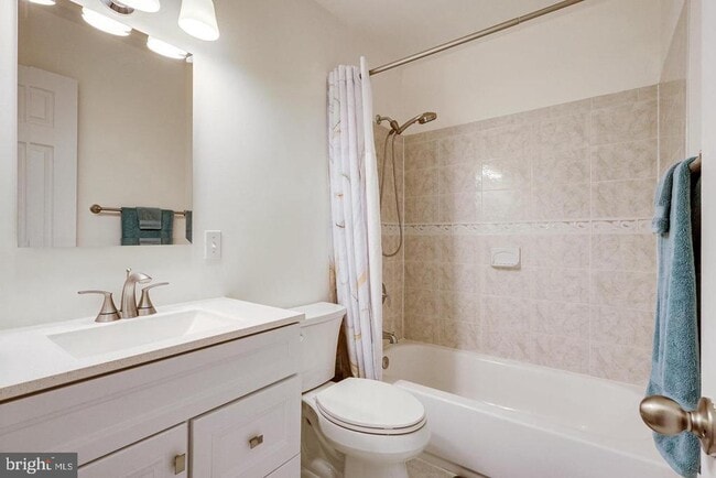 Building Photo - 6295 Hillary Ct