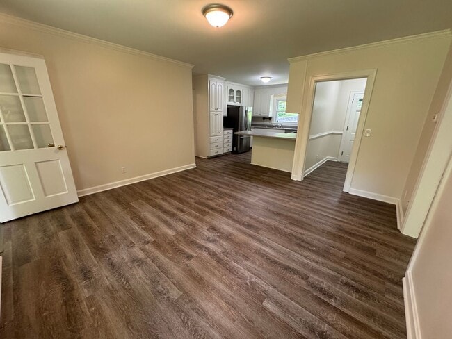 Building Photo - Renovated 4/3 House in North Hills- $1,995