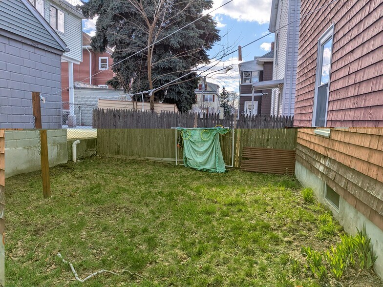 Building Photo - 12 Newbern Ave