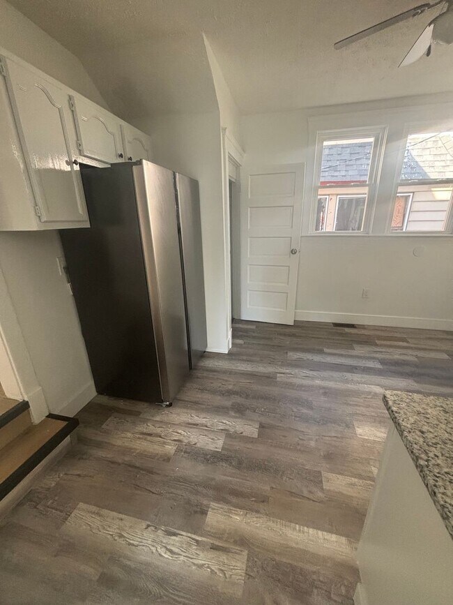 Building Photo - 4bd/1.5b Single Section 8/Cash Pay