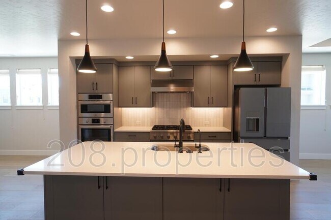 Building Photo - 3045 S Honeycomb Way