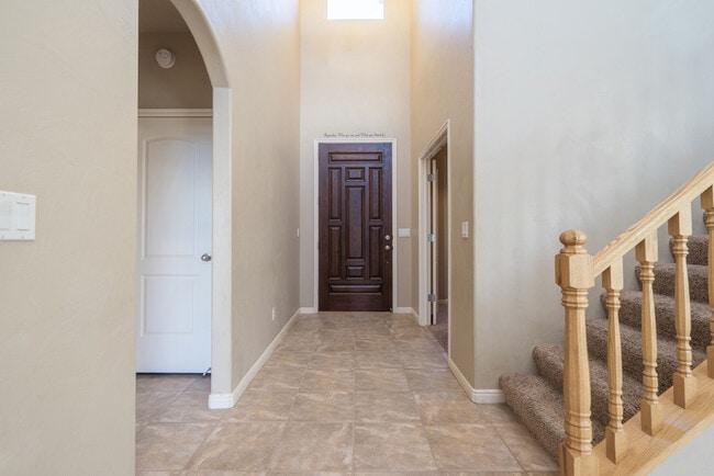 Building Photo - Beautiful St. George Home - Community Pool...