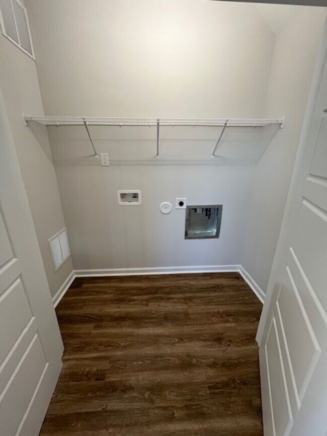 Building Photo - 8405 Paramount Point