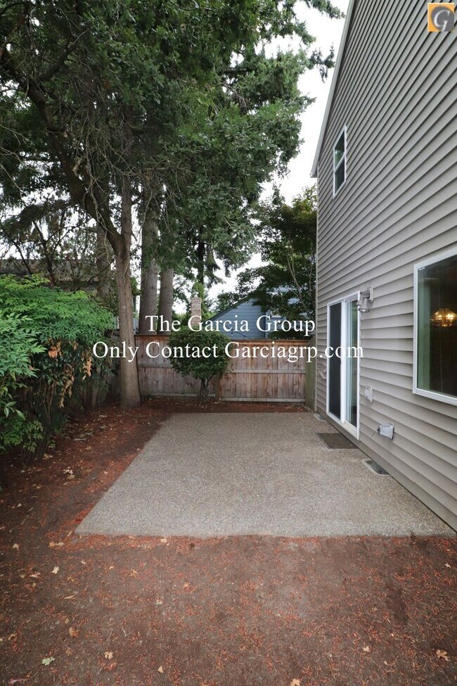 Building Photo - Great 4 bedroom 2.5 bathroom Single Family...