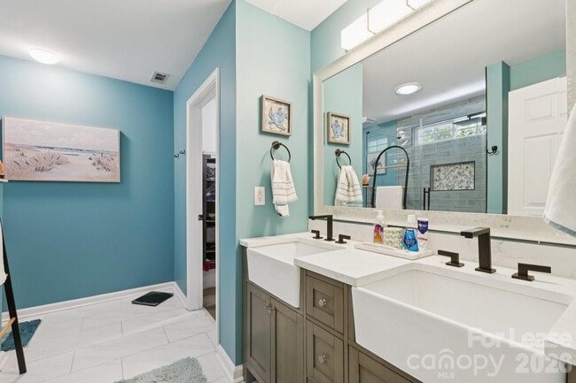 Building Photo - 6037 Queens Walk Ct