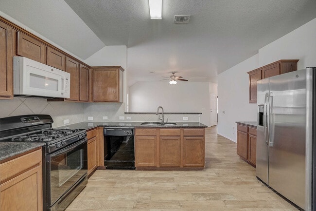 Building Photo - 5800 Silver Screen Dr