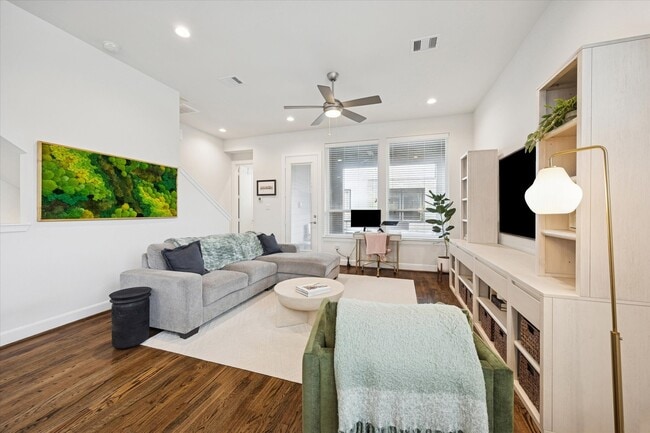 Building Photo - 1055 Timbergrove Yards Ln