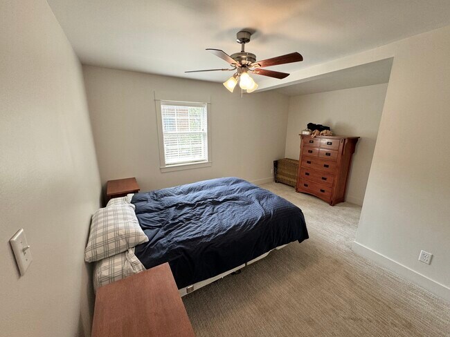 Building Photo - 1005 N Waco Ave