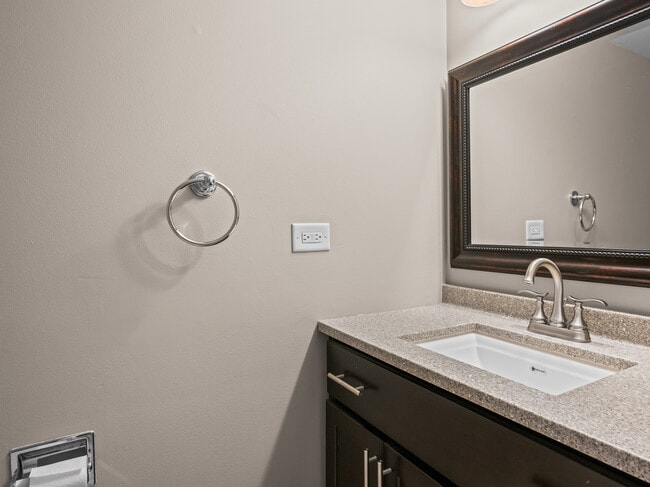Building Photo - 4672 N Sapphire Dr