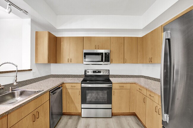 Building Photo - 533 NE 3rd Ave