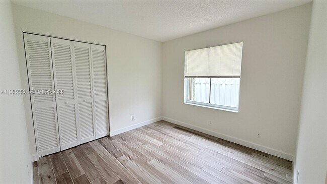 Building Photo - 964 Tanglewood Cir