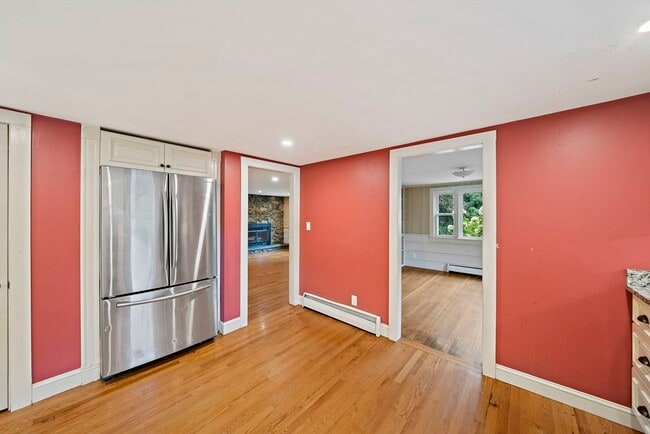 Building Photo - 334 N Main St