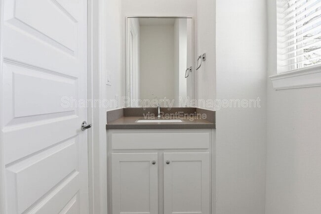 Building Photo - 3024 Charline