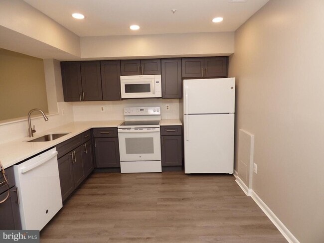 Building Photo - 18024 Singing Pine Cir