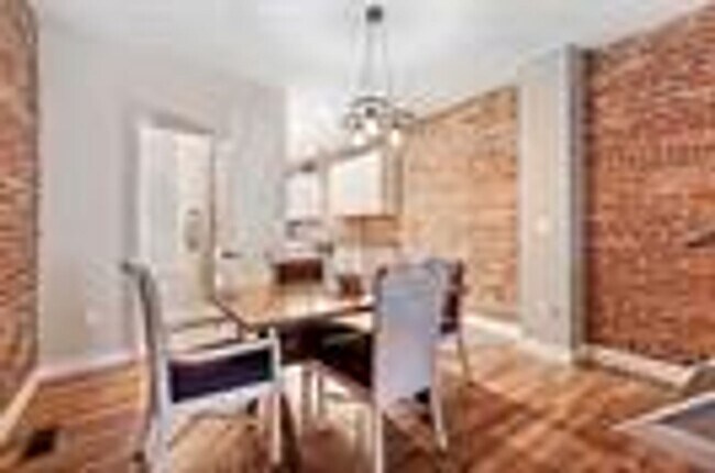 Building Photo - 516 Borland St