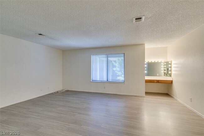 Building Photo - 2127 Pine Breeze Ln