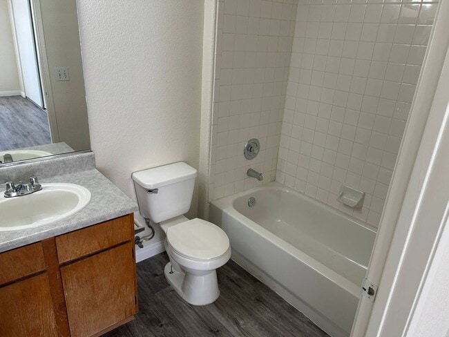 Building Photo - 2 Bed / 2 Bath Condo for Rent